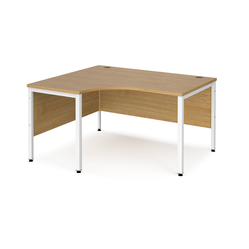 Maestro 25 Ergonomic Desk With Bench Leg - Oak - NWOF