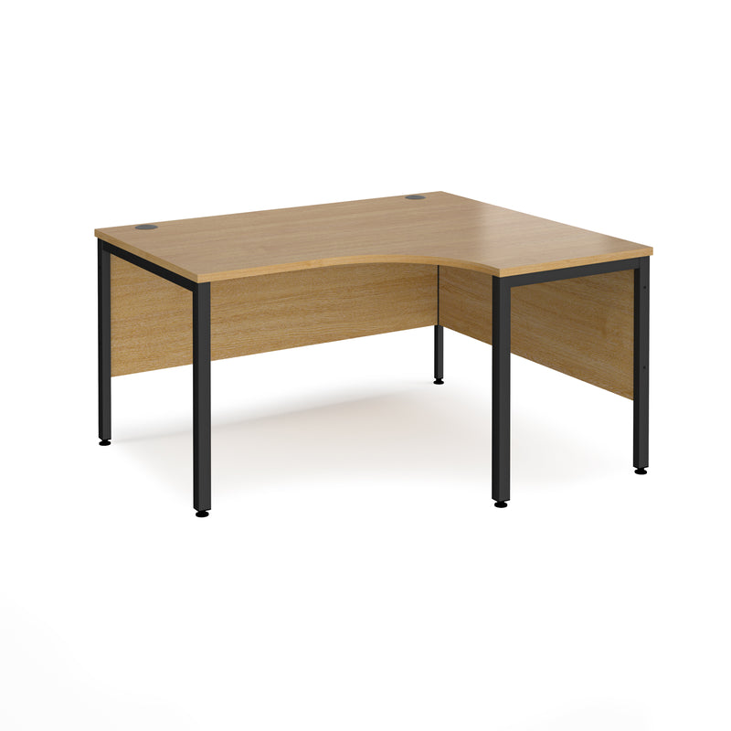 Maestro 25 Ergonomic Desk With Bench Leg - Oak - NWOF