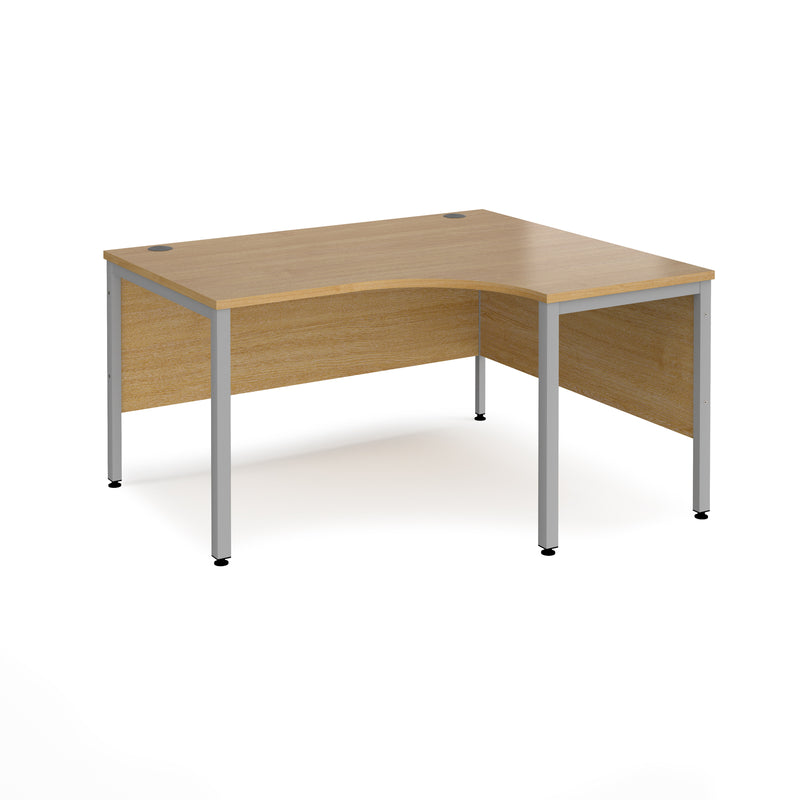 Maestro 25 Ergonomic Desk With Bench Leg - Oak - NWOF