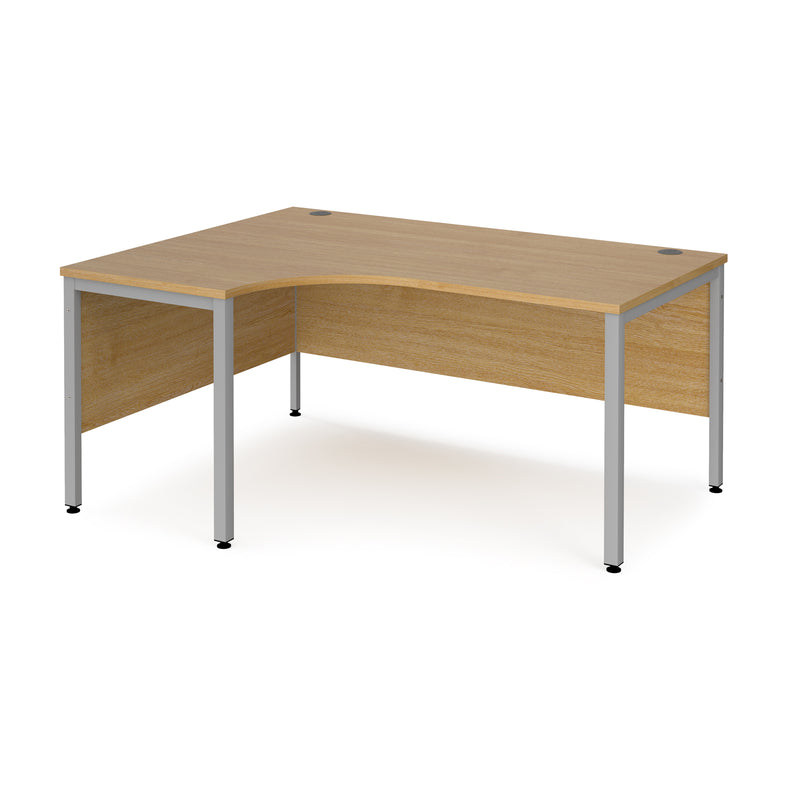 Maestro 25 Ergonomic Desk With Bench Leg - Oak - NWOF