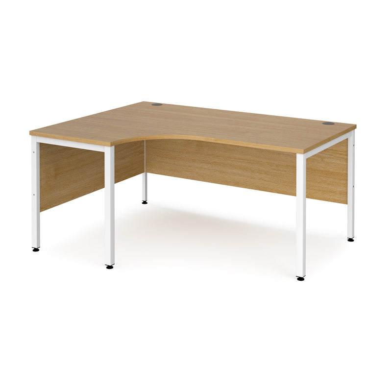 Maestro 25 Ergonomic Desk With Bench Leg - Oak - NWOF