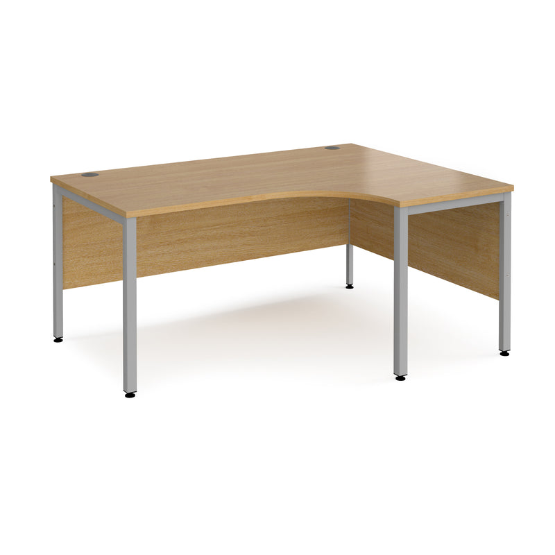 Maestro 25 Ergonomic Desk With Bench Leg - Oak - NWOF