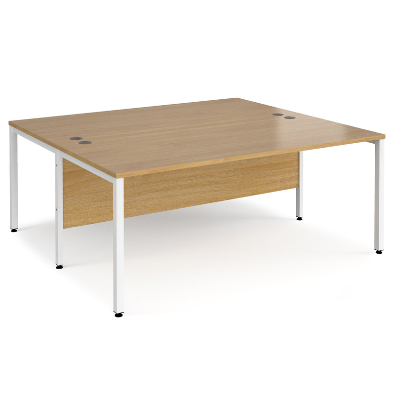 Maestro 25 800mm Deep Back To Back Straight Desks With Bench Leg - Oak - NWOF