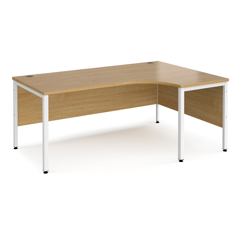 Maestro 25 Ergonomic Desk With Bench Leg - Oak - NWOF